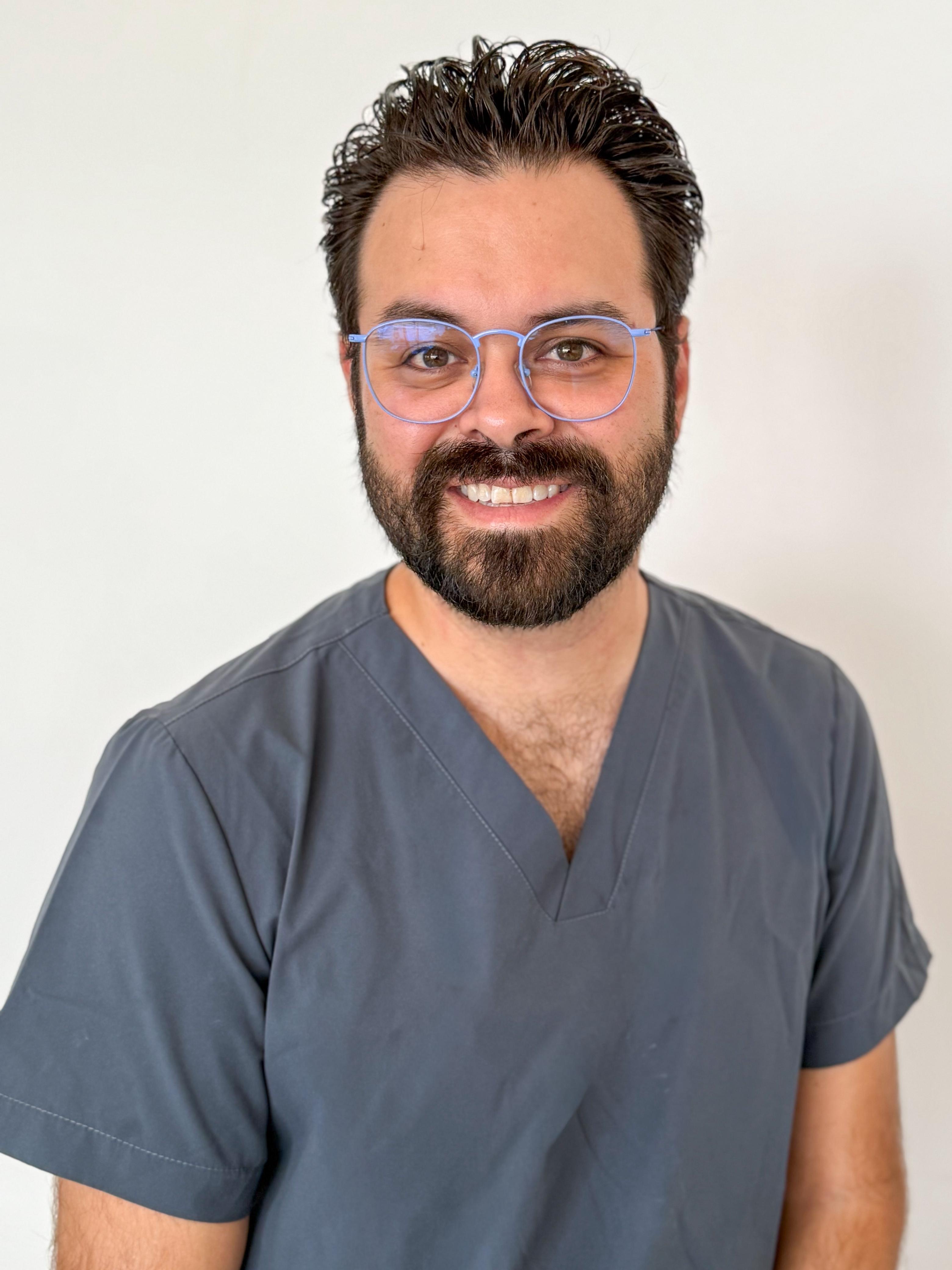 Dr. Edgar Núñez García — Cirujano Gastrointestinal